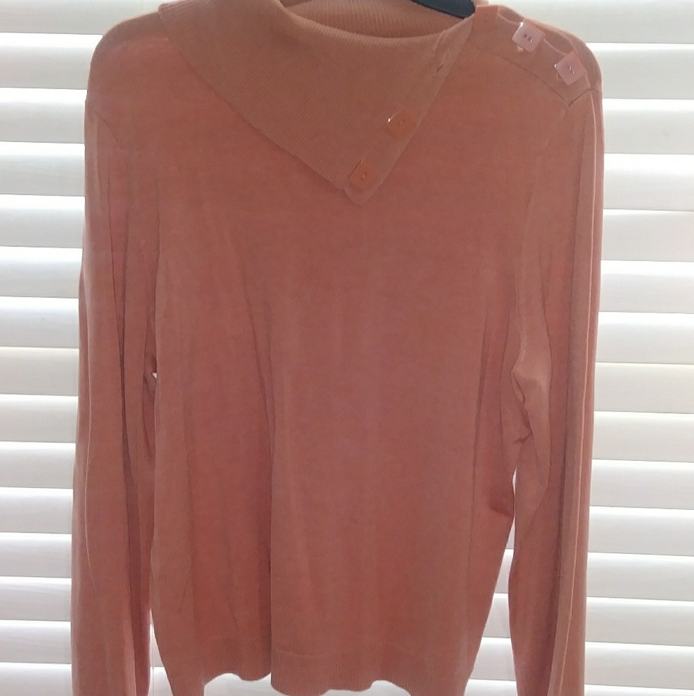 Ladies sweater with decorative collar